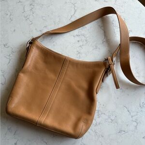Vintage Coach Elegant Tan Leather Shoulder Bag